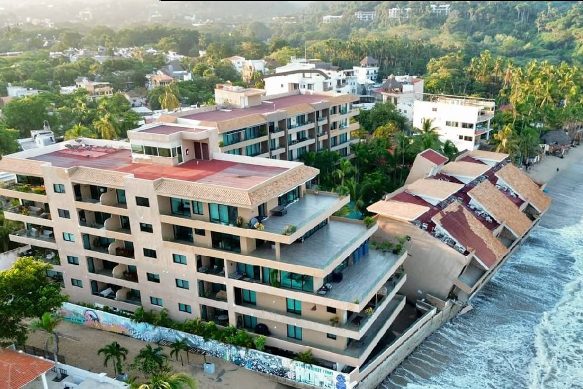 Desde el 2014, Profepa mantiene una batalla legal con el complejo inmobiliario Punta Paraíso, en Nayarit al que le exigía su demolición por haber invadido la zona federal marítimo-terrestre, pero la naturaleza provocó el colapso de una de sus estructuras: Así luce actualmente
