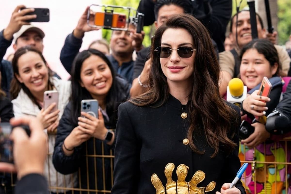 “Estoy encantada de estar aquí”: Anne Hathaway enamora a México con visita a la Casa Azul y un español casi perfecto