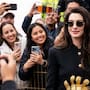“Estoy encantada de estar aquí”: Anne Hathaway enamora a México con visita a la Casa Azul y un español casi perfecto