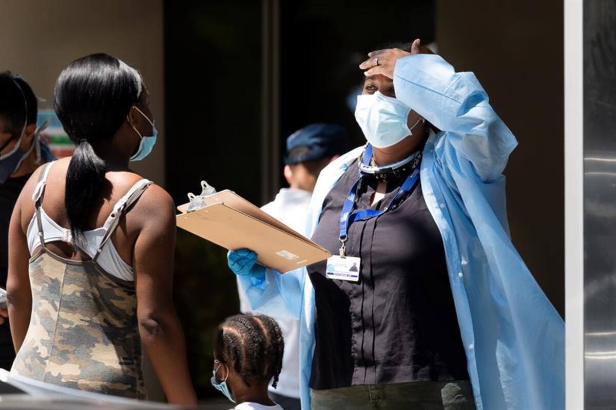 Qué tanto se expone a Covid-19 el personal de salud respecto al resto de la población