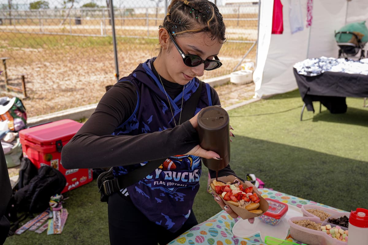 Familiares y amigos de Liam realizarán una venta de mini hotcakes en UABC Otay para recaudar fondos que permitan cubrir el trasplante de médula ósea que necesita tras ser diagnosticado con anemia aplásica. Foto: Leonardo González