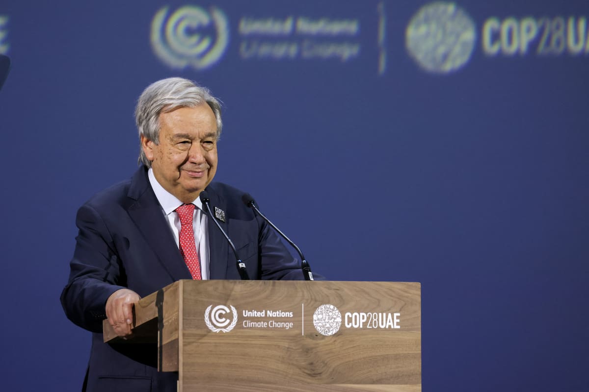 El secretario general de las Naciones Unidas, Antonio Guterres, habla en la Cumbre Mundial de Acción por el Clima durante la Conferencia de las Naciones Unidas sobre el Cambio Climático (COP28) en Dubái, Emiratos Árabes Unidos. 1 de diciembre de 2023. COP28/Christophe Viseux/vía REUTERS