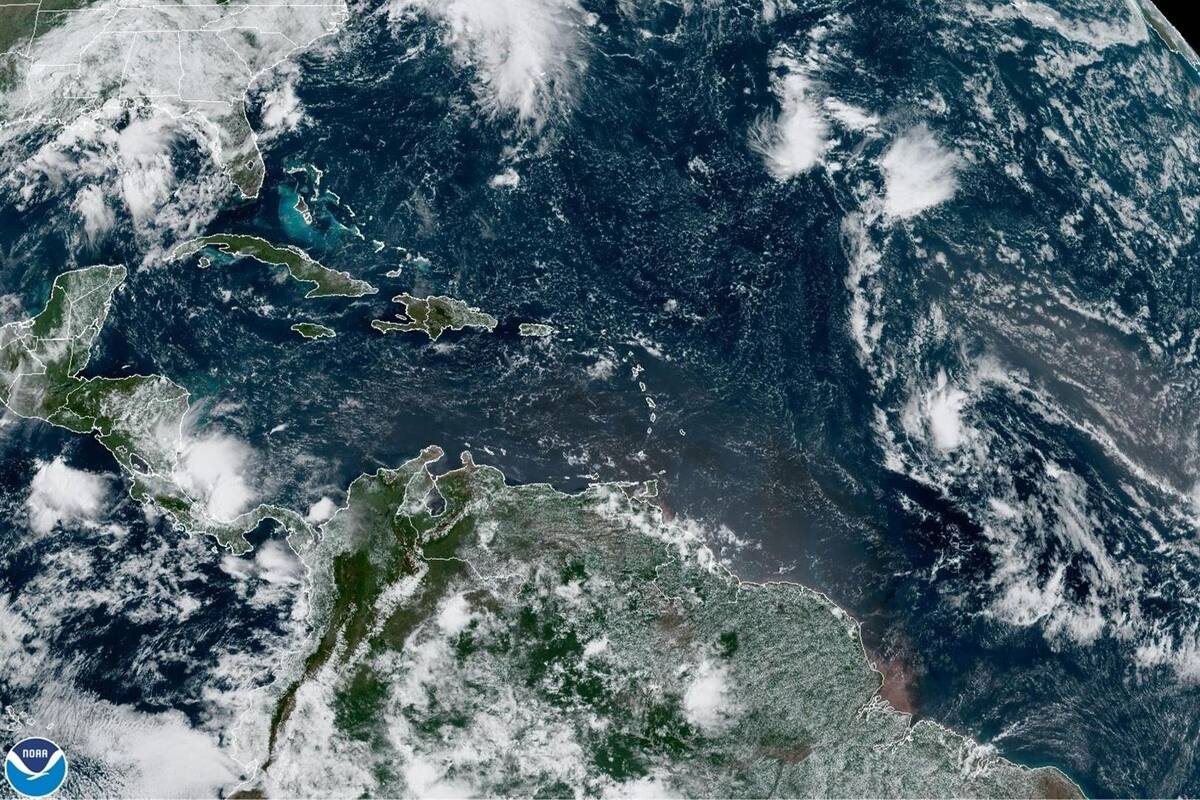 Vigilan posible formación de tormentas tropicales en el Atlántico ante sistemas en la cuenca