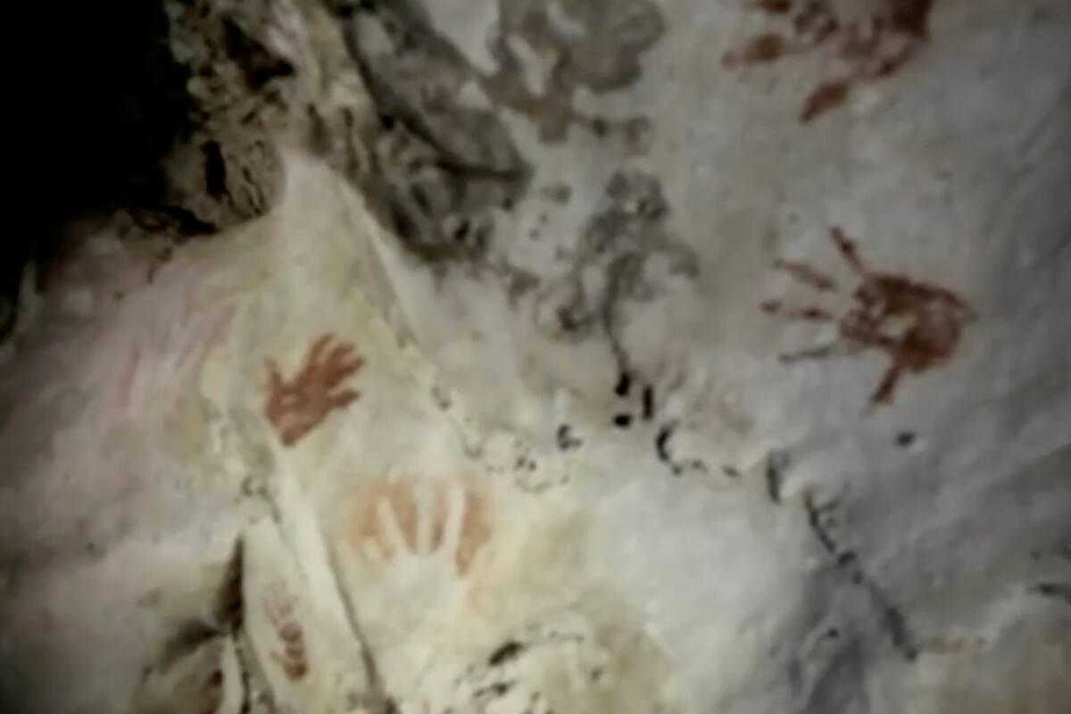 Las misteriosas huellas de manos con más de mil 200 años de antigüedad descubiertas en Mérida