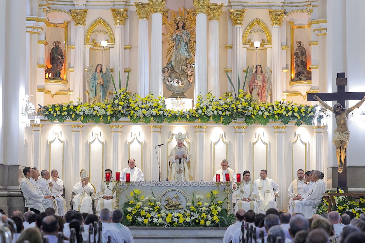 Arzobispo Ruy Rendón lidera Misa Crismal en Hermosillo durante Semana Santa