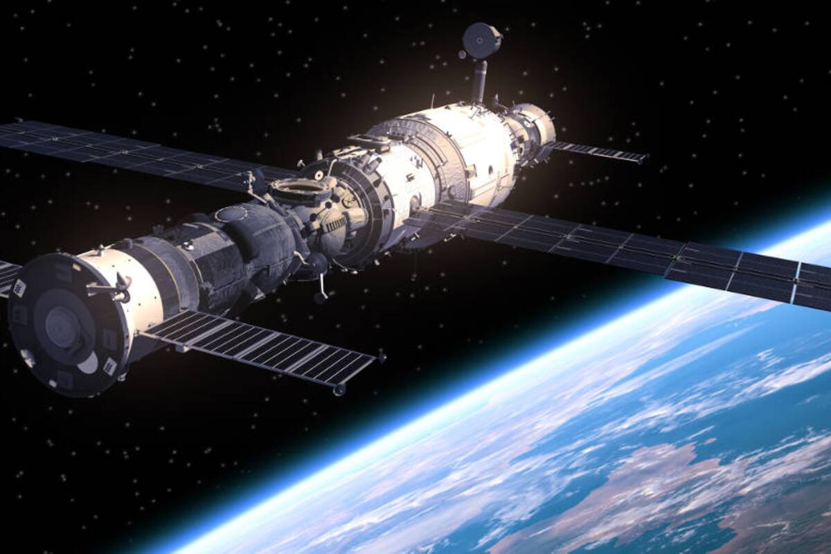 En medio de guerra de Gaza y tensiones políticas, Irán lanza satélites al espacio