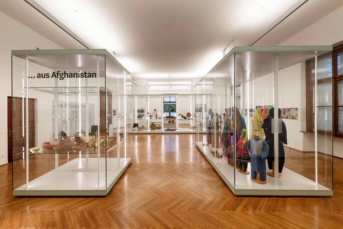 Cultura vs fanatismo: refugiados exhiben en un museo la riqueza de Afganistán