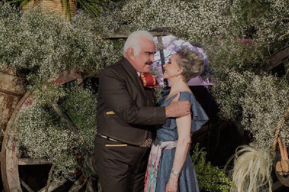 En plena polémica, Vicente Fernández dedica amoroso mensaje a su esposa