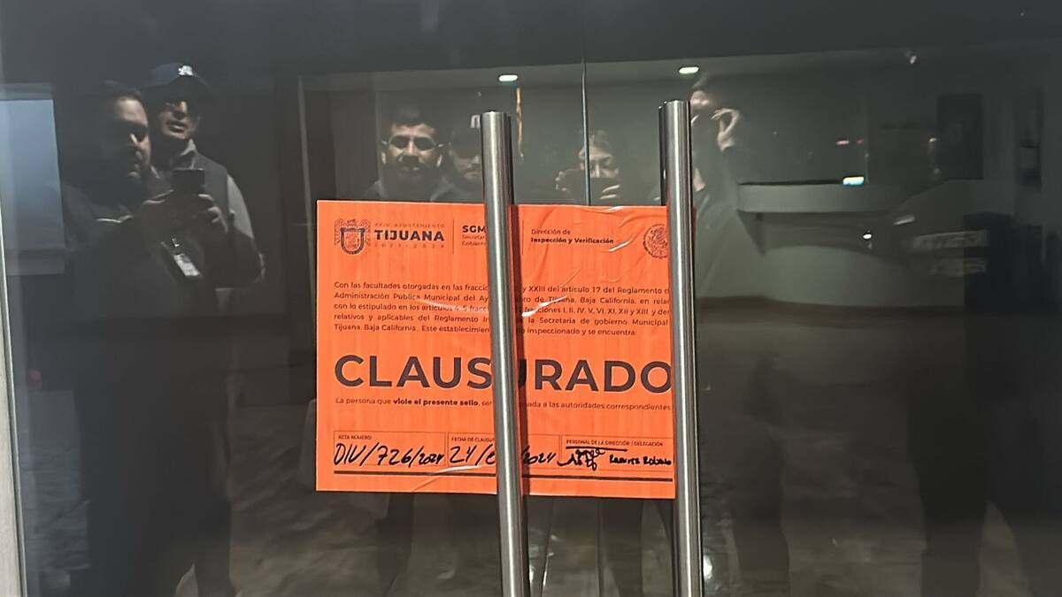 Las autoridades procedieron a suspender el evento y desalojar el inmueble de manera segura y ordenada, con el apoyo de dos unidades de la Policía Municipal.