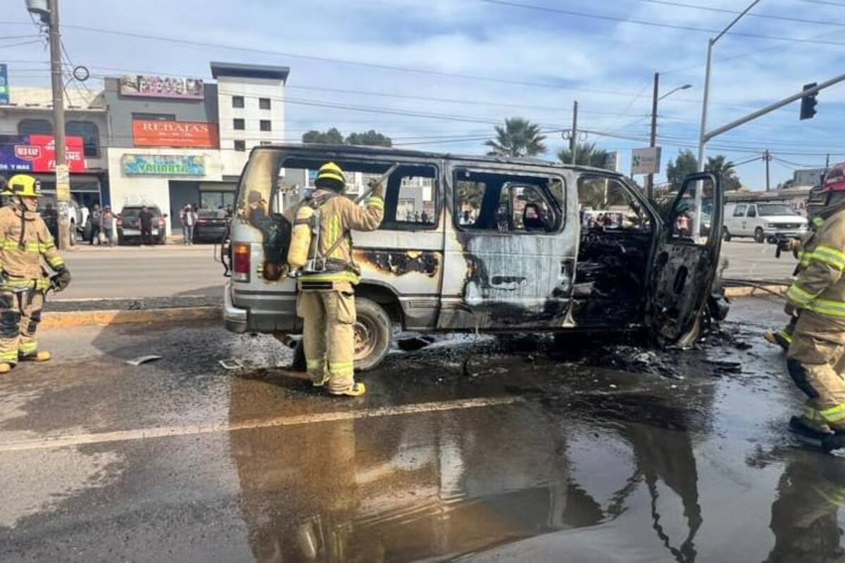 Se incendia camioneta que transportaba trabajadores agrícolas