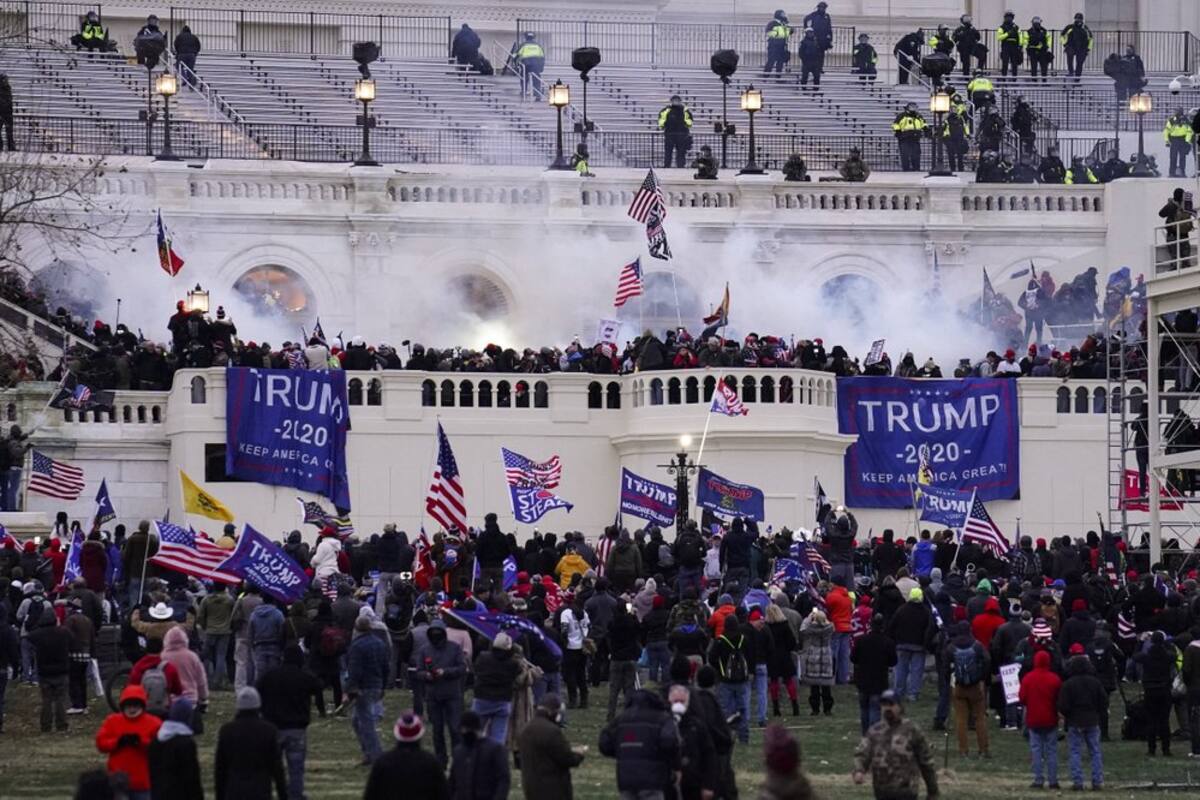 Asalto al Capitolio de EE.UU.: qué representa la bandera confederada que ondeaban algunos de los seguidores de Trump