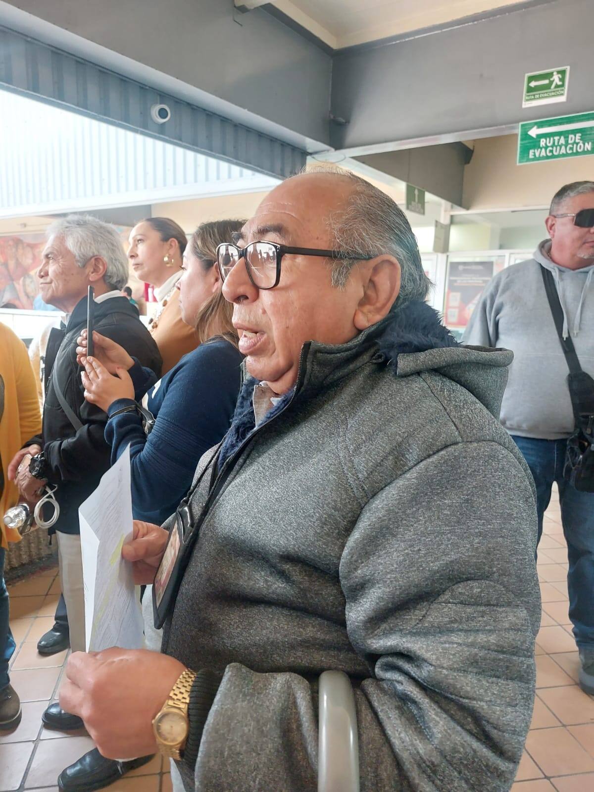 Se manifiestan Policías Comerciales por servicios médicos