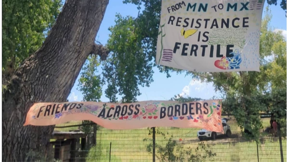 Activistas bloquearon tres puntos y detuvieron alrededor de 20 máquinas utilizadas en la construcción del muro fronterizo en Lochiel, Arizona. | FOTO: MANUEL JIMÉNEZ
