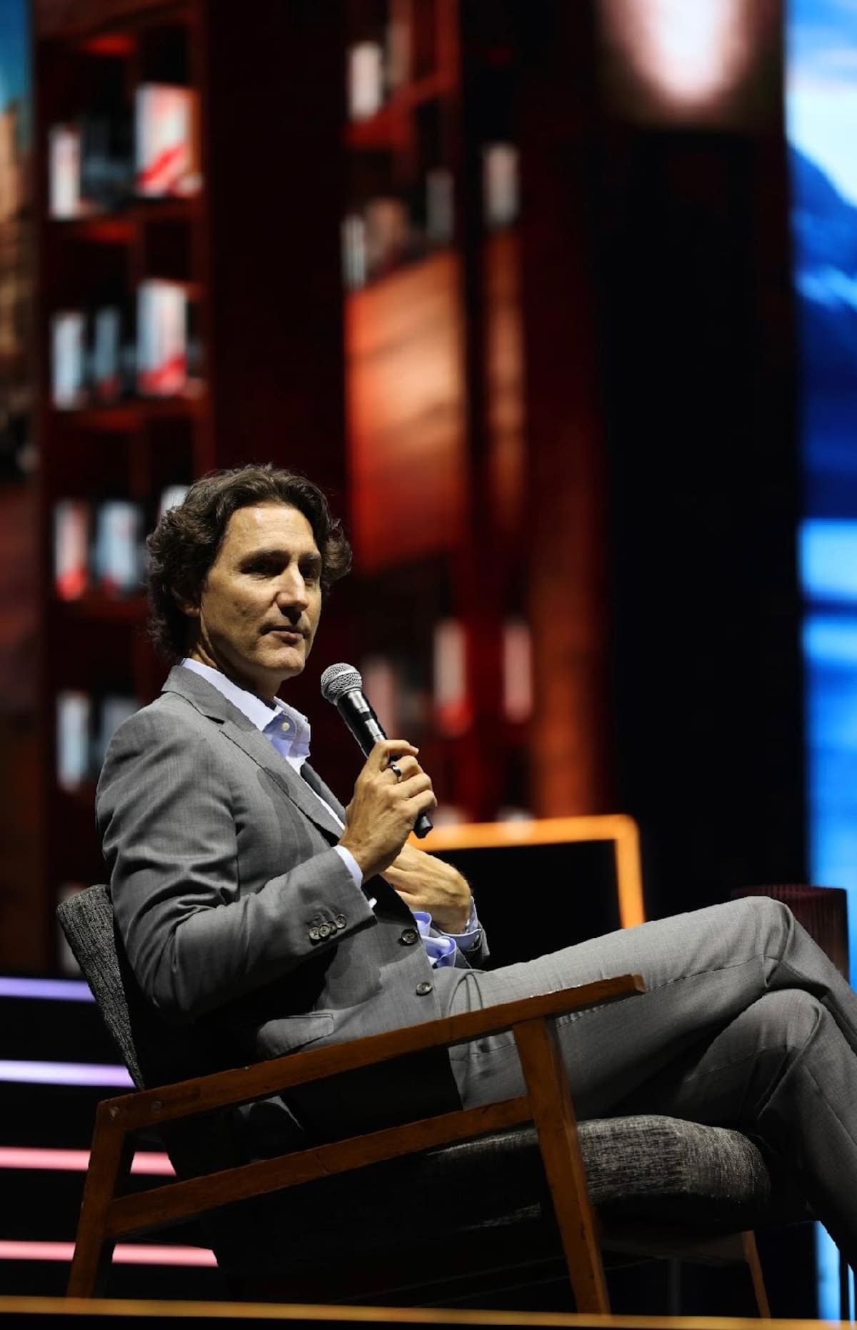Trudeau afirma que se debe avanzar a una era de mujeres en más puestos de poder