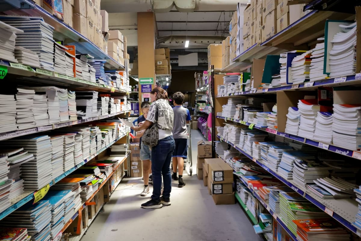 Regreso a clases en Mexicali: familias adelantan compras para evitar golpe de miles de pesos