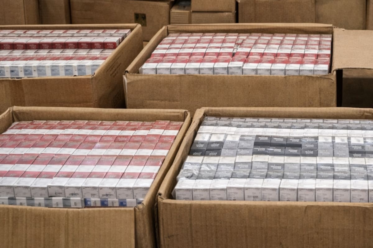 Decomisan casi 2 millones de cigarros ilegales en el AICM tras detectar irregularidades fiscales en cargamentos de Asia