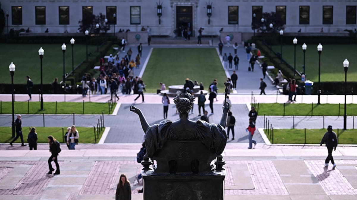 Como parte del acuerdo, Columbia se someterá a la supervisión de un monitor federal, encargado de vigilar que se cumplan nuevas políticas de admisión, contratación y manejo de fondos federales, así como de garantizar que se comparta información específica sobre estudiantes extranjeros con autoridades migratorias. Foto: Universidad de Columbia.