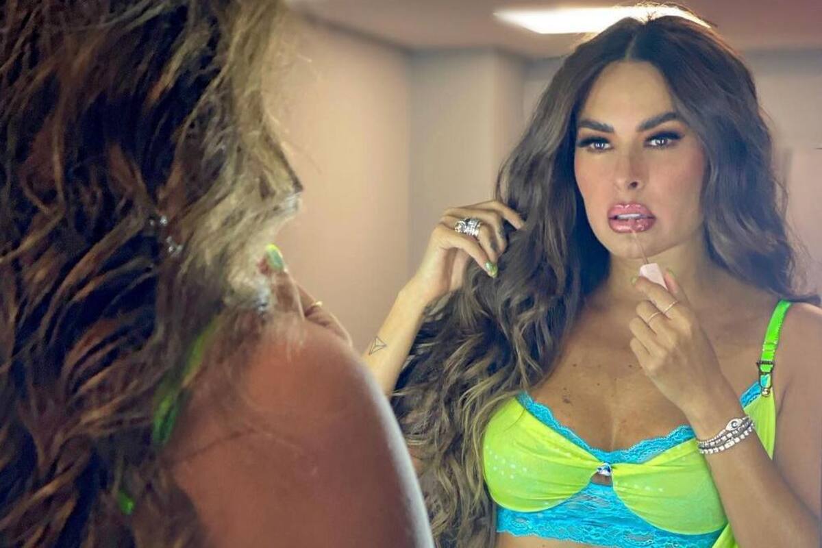 Galilea Montijo aparece con marcado escote en redes sociales