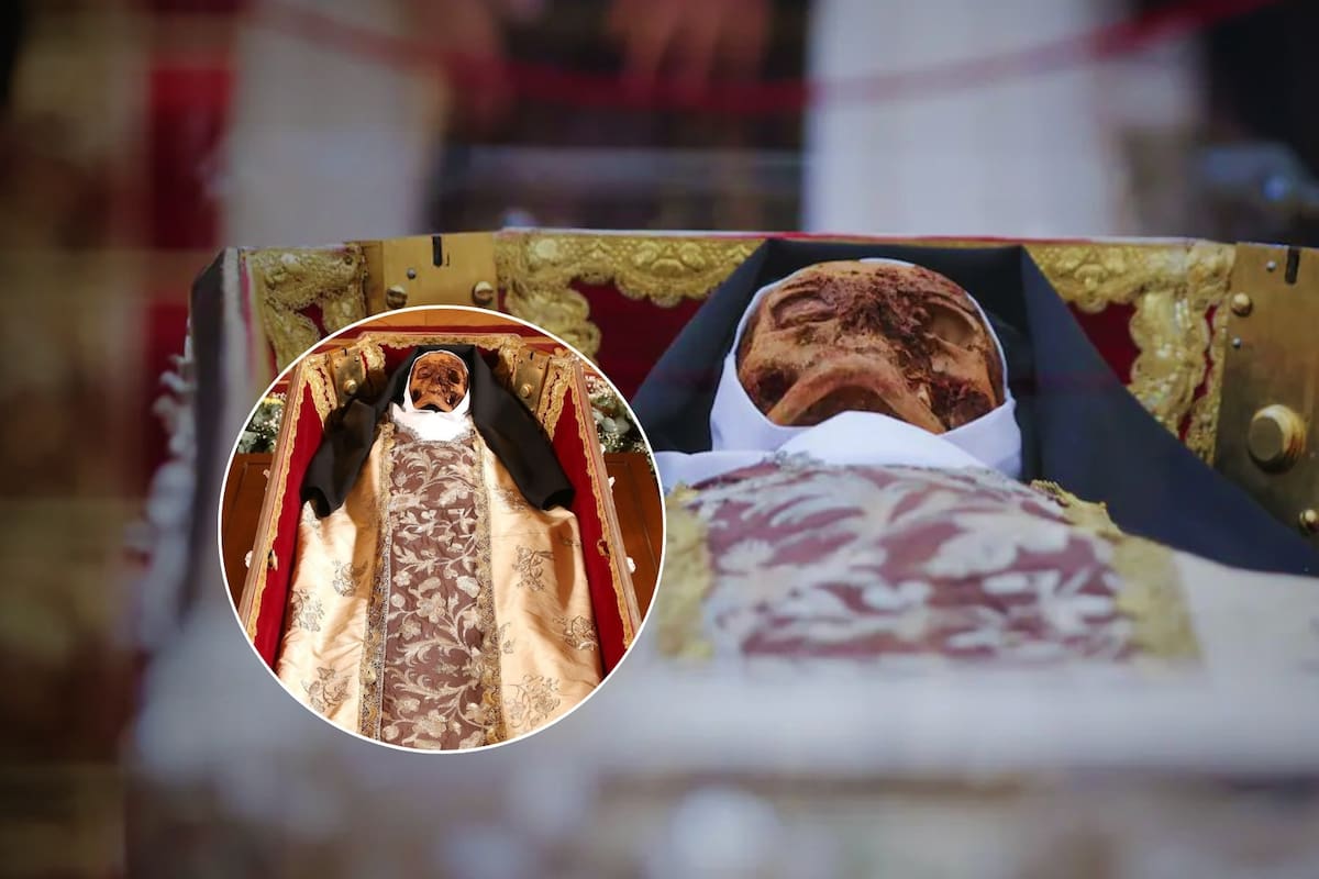 El cadáver de Santa Teresa de Jesús fue expuesto al público después de 111 años, la tercera vez desde que murió en 1582