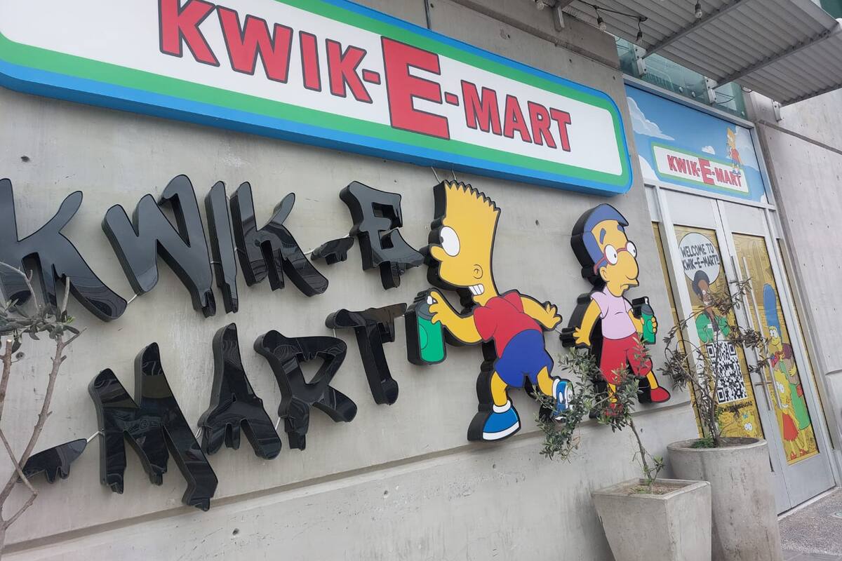 Causa expectación fachada de tienda de Los Simpson en Tijuana