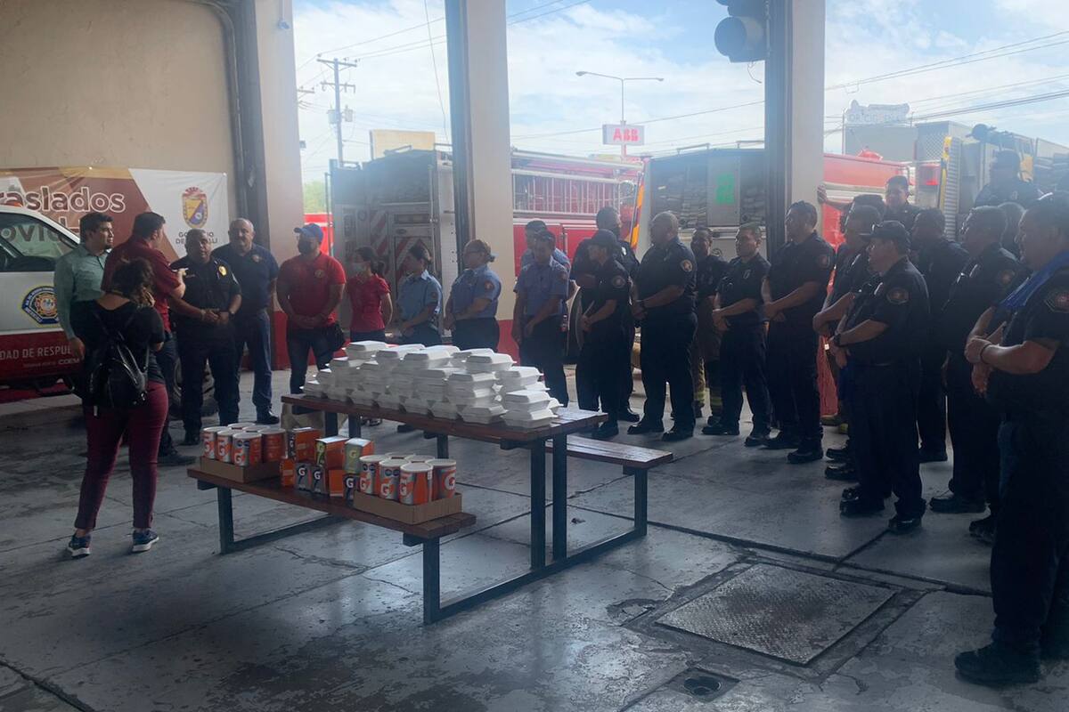 Agradecen a bomberos por sofocar incendio en Centro Histórico
