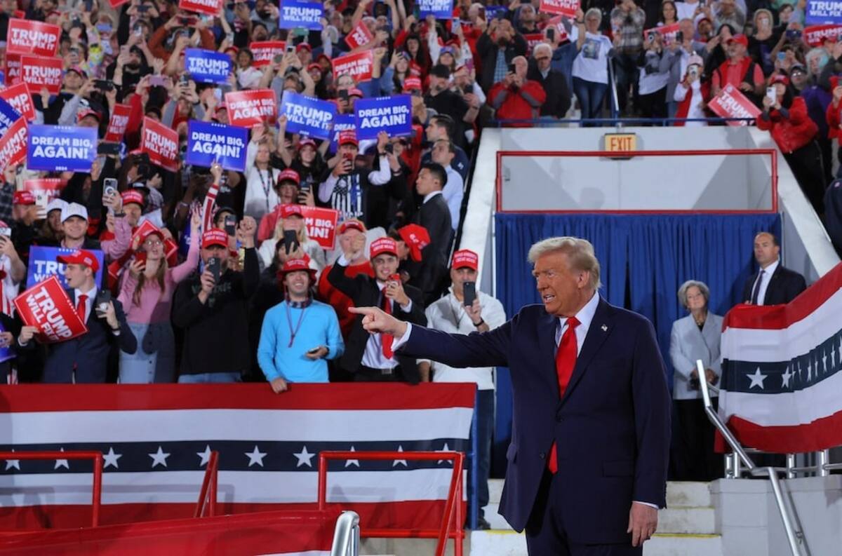El candidato presidencial republicano y ex presidente de EU, Donald Trump, realiza un mitin de campaña en el J.S. Dorton Arena en Raleigh, Carolina del Norte, EU, este 4 de noviembre de 2024. | Crédito: REUTERS/Brian Snyder