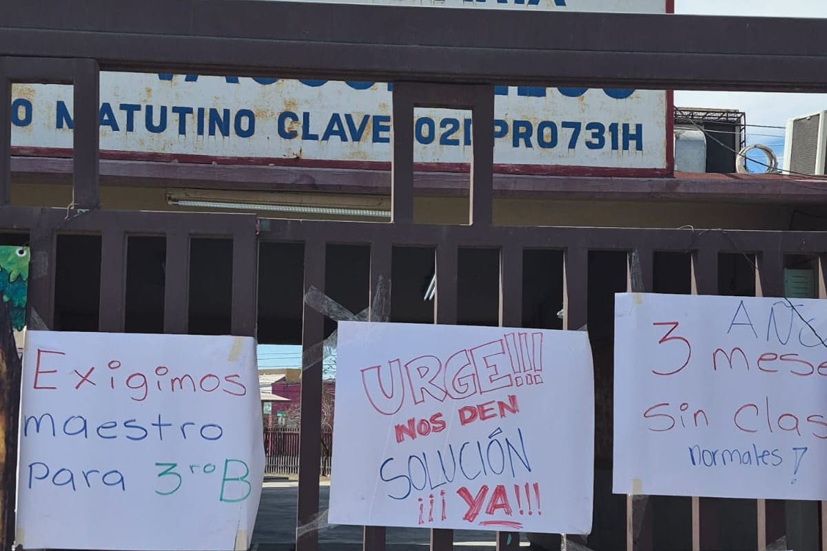 Piden a padres de familia no tomar escuelas ante falta de maestros: SEE