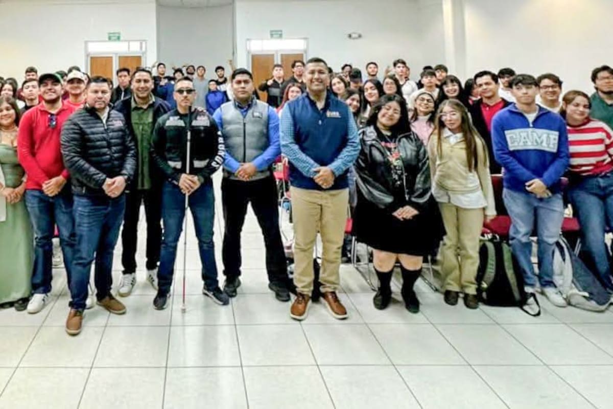 Atleta paralímpico Yasser Guzmán inspira con charla sobre inclusión en la UES San Luis Río Colorado