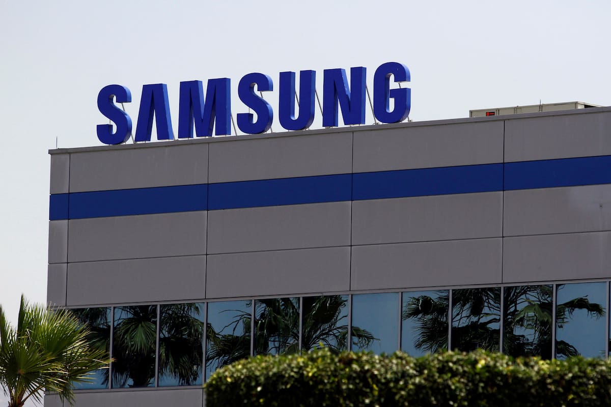 FOTO DE ARCHIVO: El logotipo de Samsung Electronics aparece en la fábrica de la compañía en Tijuana, México, el 1 de junio de 2019. REUTERS/Jorge Duenes