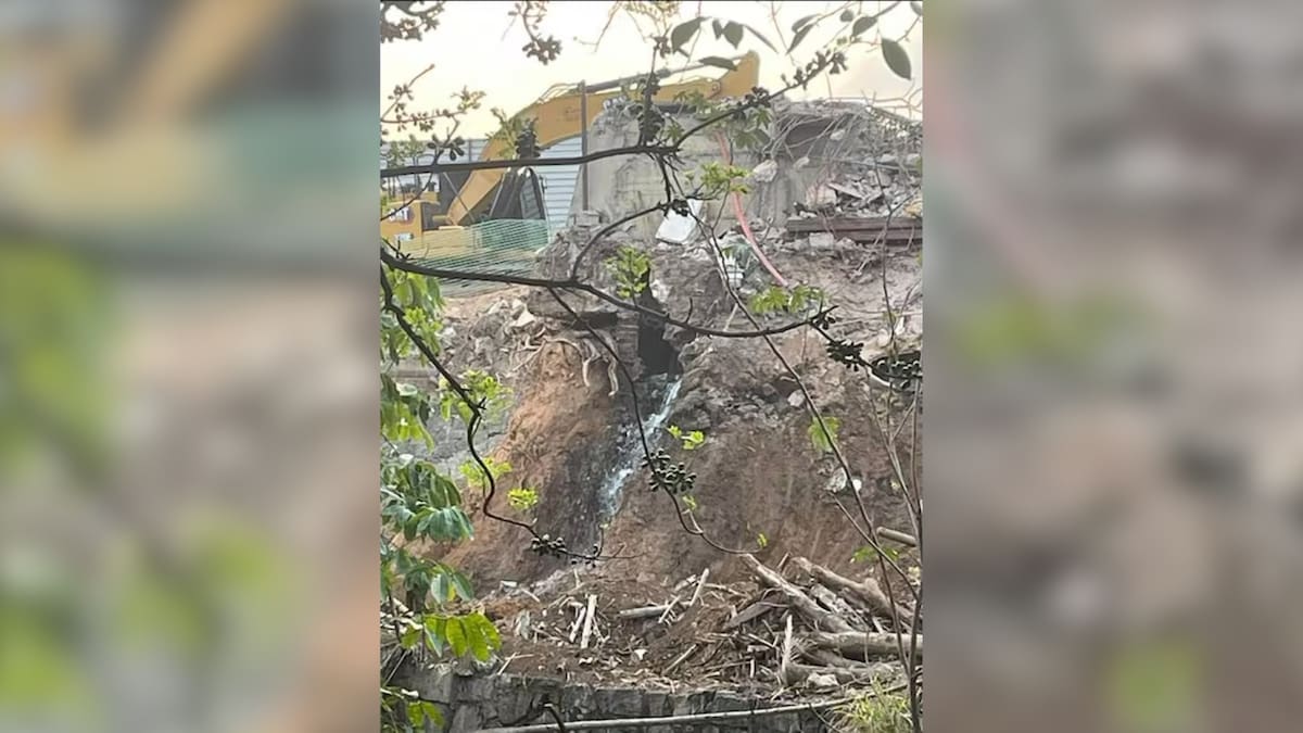 Aguas negras vertidas durante 15 días al río San Felipe tras ruptura de drenaje en obra de plaza comercial en Oaxaca generan denuncias vecinales por contaminación y falta de intervención de autoridades federales y locales