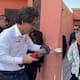 Político mexicano se gana aplausos tras desalojar a invasores que ocuparon una vivienda por 10 años; el caso se vuelve viral