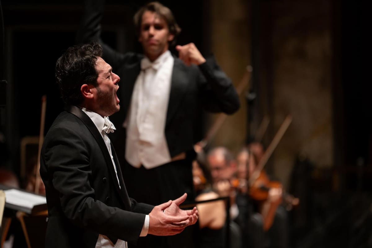 Arturo Chacón-Cruz cumple su promesa: canta en Bellas Artes y celebra 25 años de carrera