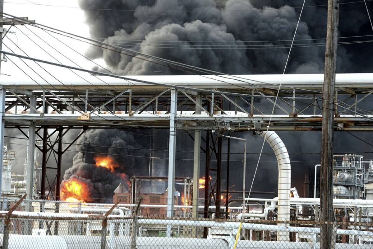 Explosión en planta química de Texas deja tres heridos