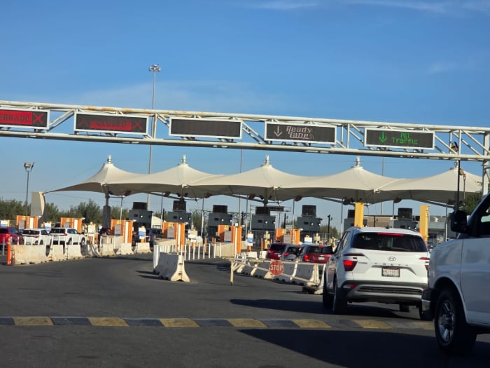 Filas para cruzar a Calexico superan una hora este jueves