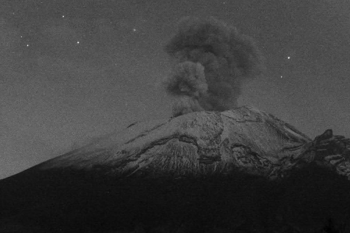 Emiten alerta amarilla por 33 exhalaciones del volcán Popocatépetl: Cenapred