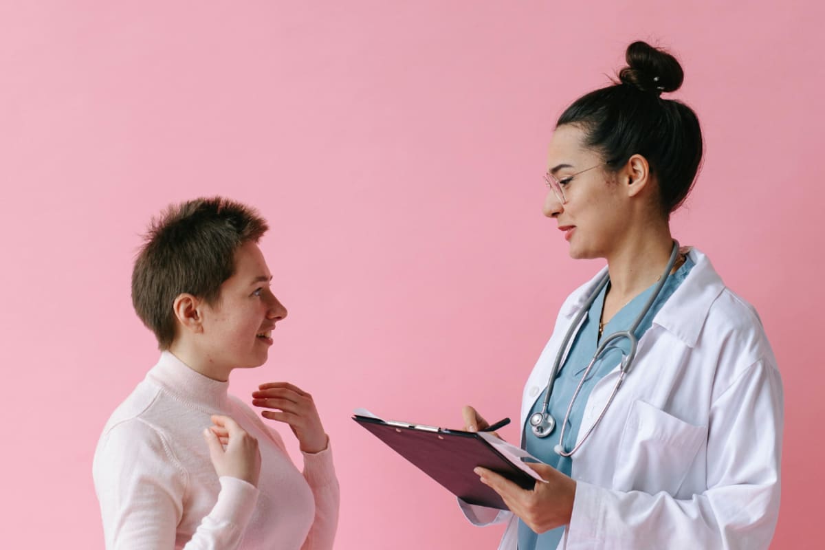 ¿Tu seguro médico cubre todo? Esto es lo que no te dicen sobre deducibles y pagos extra