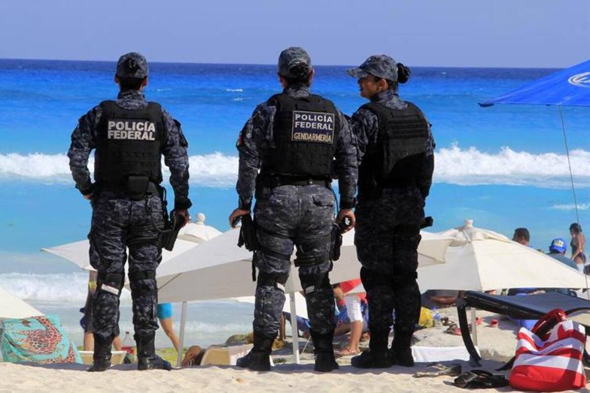 Enfrentan policías mexicanos al coronavirus con mariachi