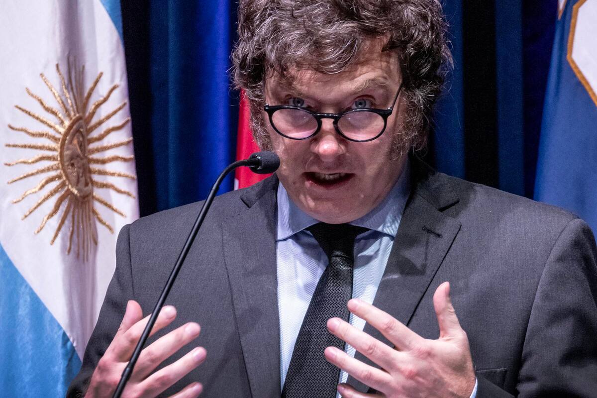 Milei se lanza en Madrid contra el socialismo y llama corrupta a esposa del presidente Pedro Sánchez