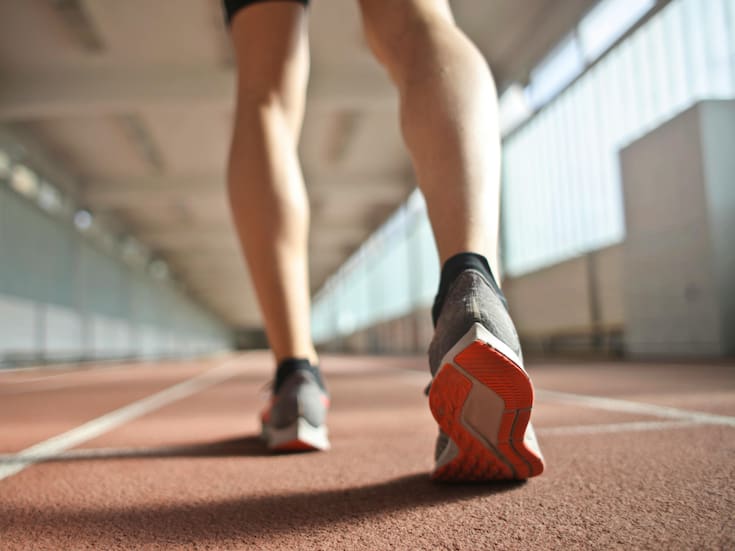 Dormir poco eleva el riesgo de lesiones a la hora de correr, revela estudio