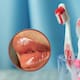 El truco del cepillo de dientes para exfoliar los labios al instante