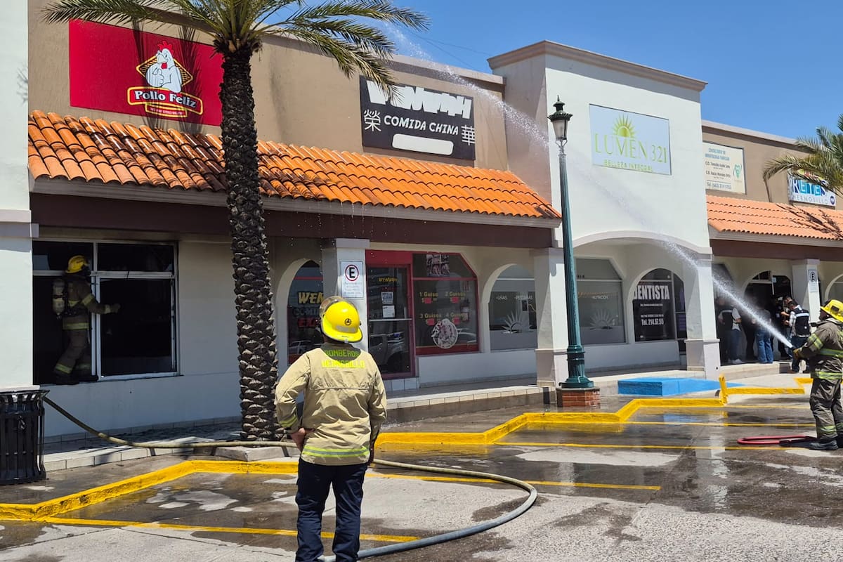 Ocurre incendio en establecimiento del Pollo Feliz en Hermosillo
