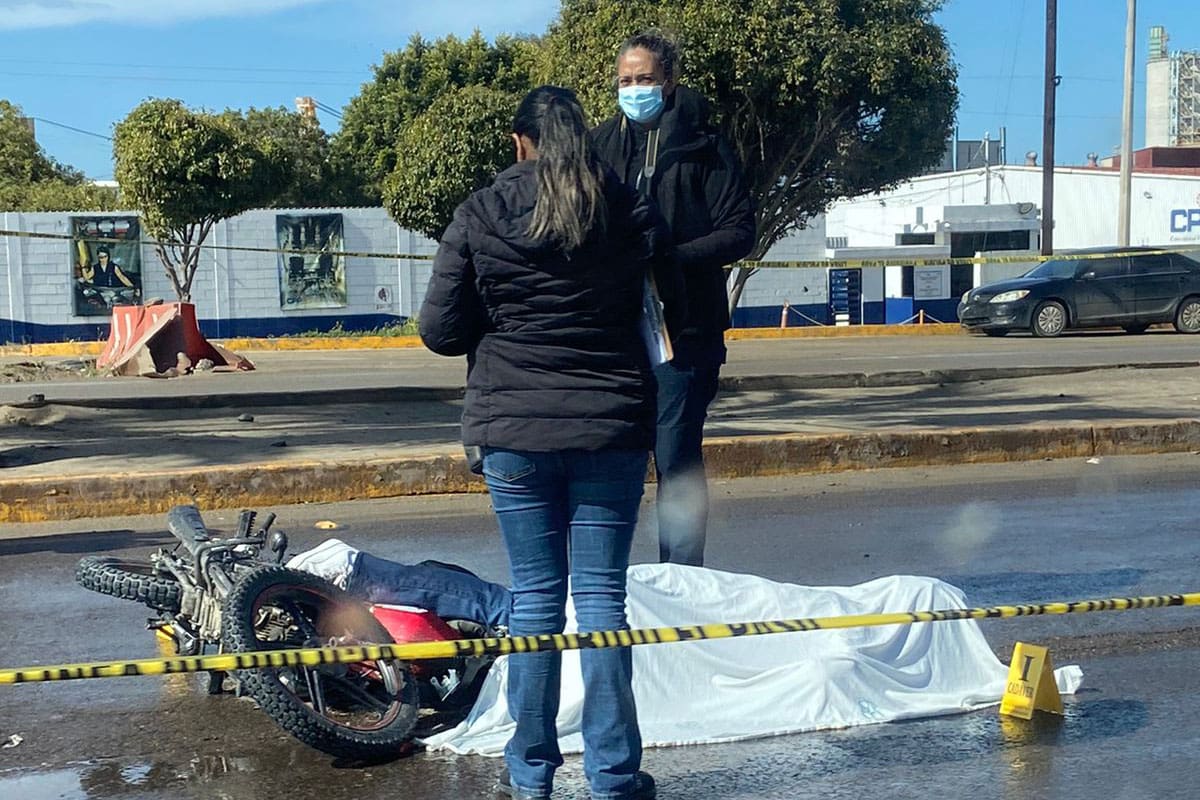Muere motociclista tras impactar a peatón en El Sauzal