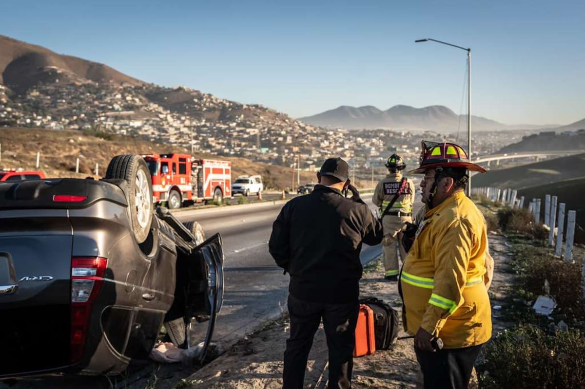 El accidente provocó congestión vial a la altura del panteón Monte de los Olivos. Foto: Border Zoom