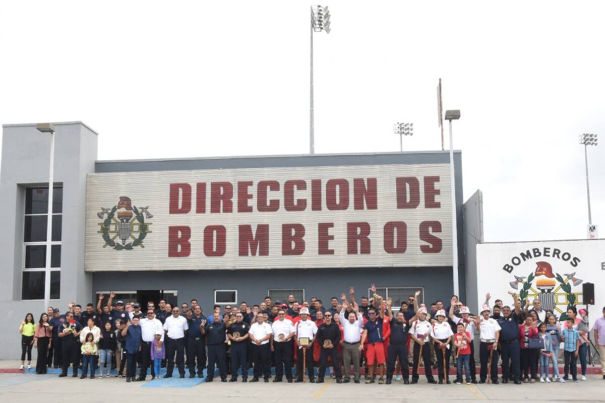 Celebra Ayuntamiento a Bomberos en su día