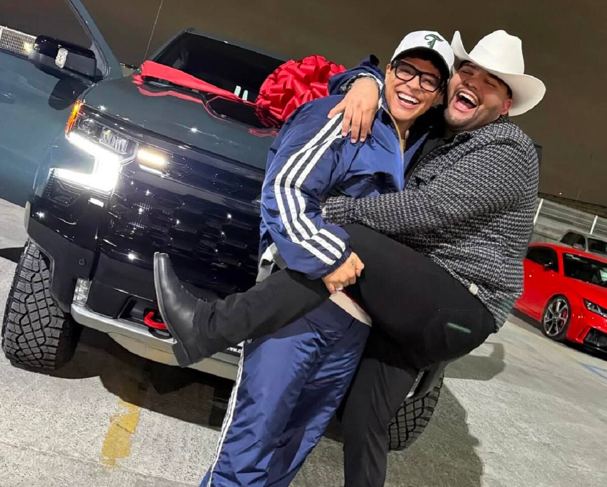 Dylan Camacho, acordeonista del grupo, estuvo en la lista y le llegó este pick up.