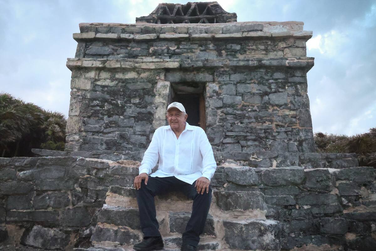 AMLO visita la zona arqueológica de Tulum