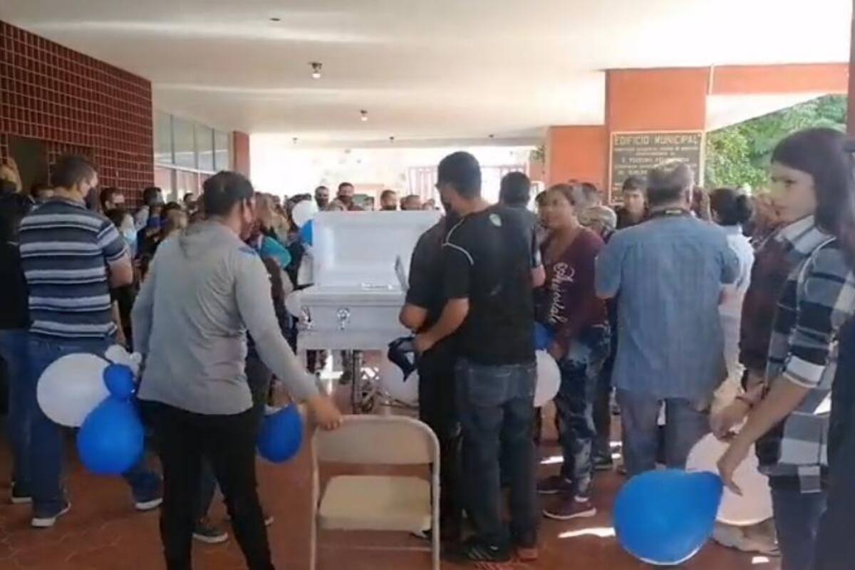 Se manifiestan con cuerpos presentes, familiares de víctimas colaterales en Caborca, en exigencia de justicia