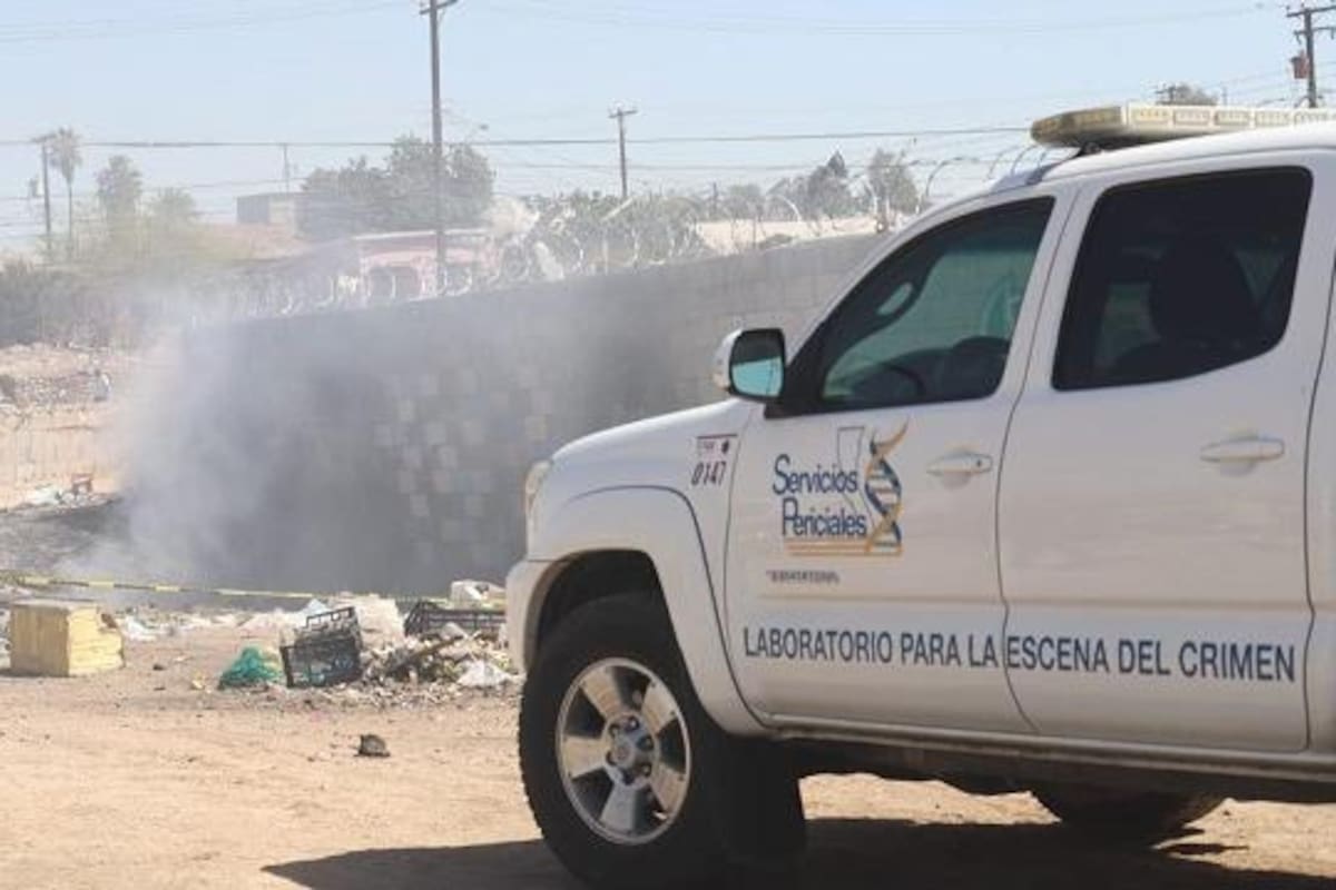 Entre basura en llamas encuentran un cadáver