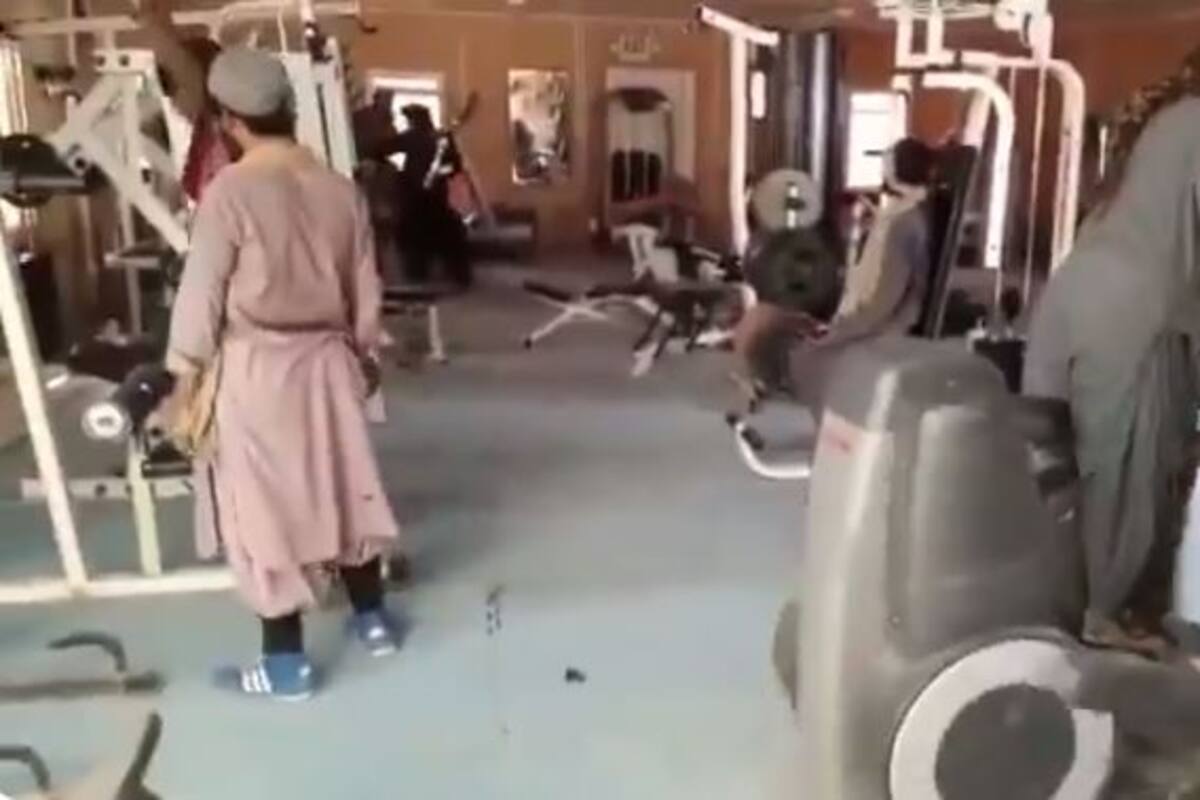 VIDEO: Graban a supuestos talibanes haciendo ejercicio en un gimnasio en el palacio presidencial de Kabul