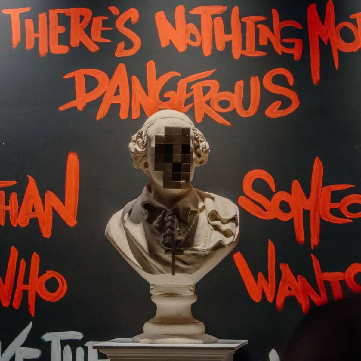 Banksy es el seudónimo de un artista británico, es famoso a nivel internacional debido a sus piezas de arte satíricas. Foto: Cortesía